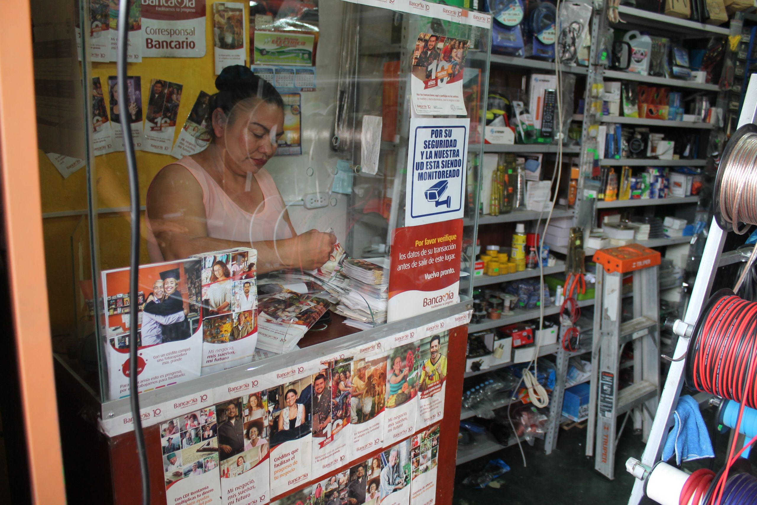 colombia-finance-refugees-bank-community