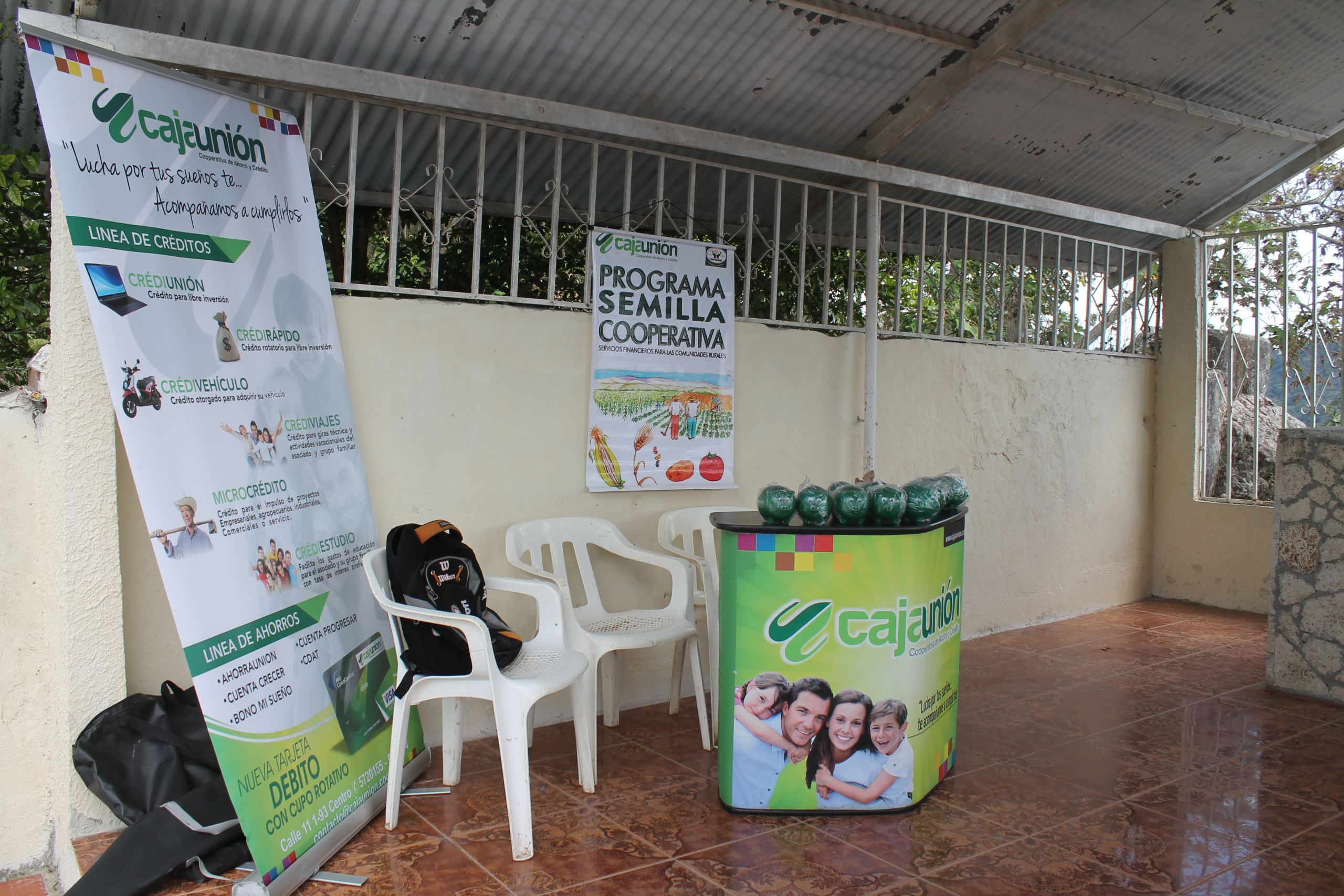 colombia-finance-services-community-local