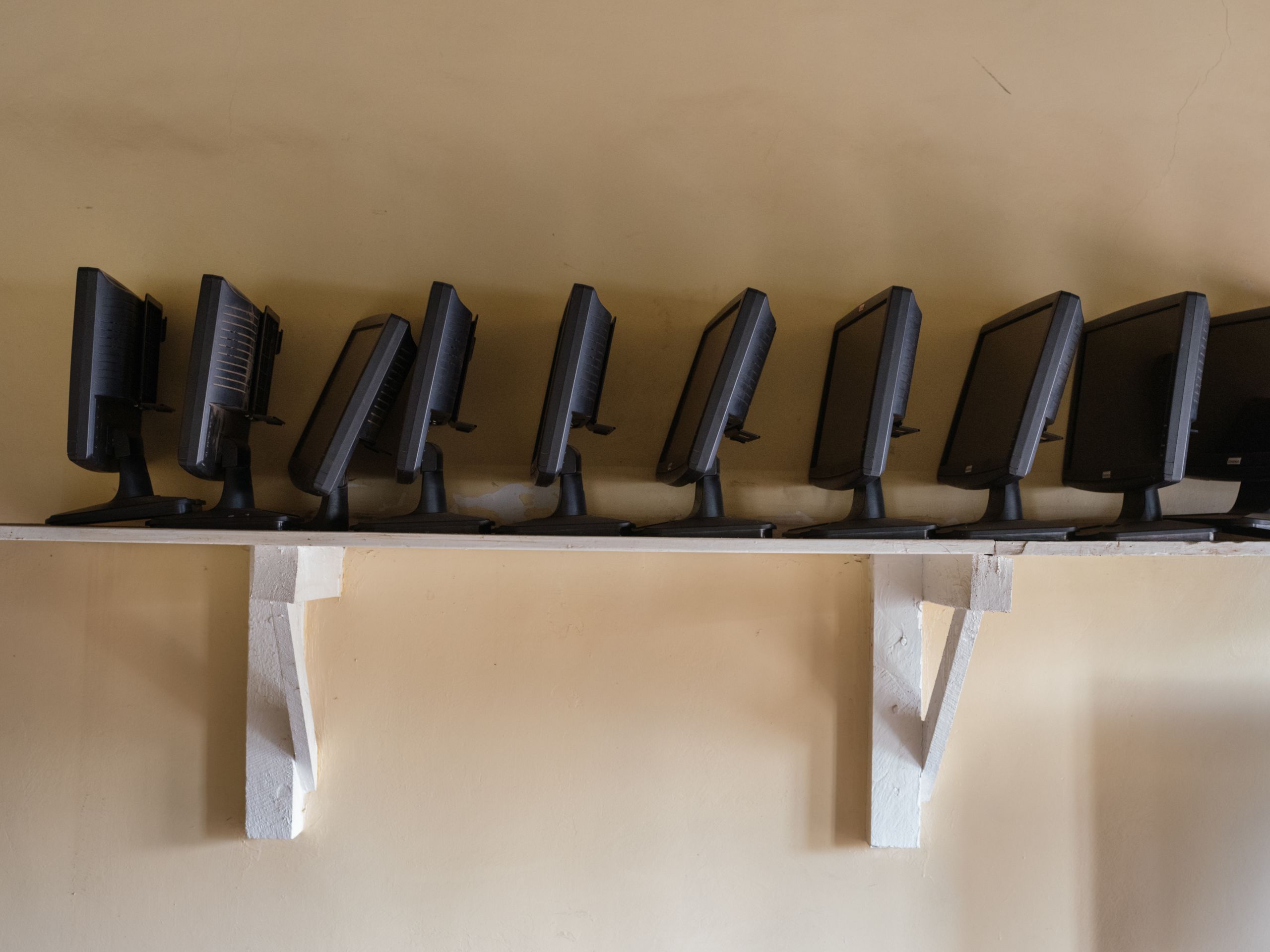 unused-computers-failed-aid-project-Kenya-UN-Habitat